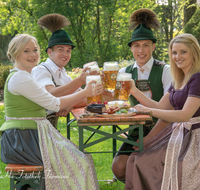 fileadmin/roha/images_galerie/kulinarisch/GAS-GAR-TRACH-0004-D-roha-Gastronomie-Gartenfest-Trachtenverein-Bier-Brotzeit.png