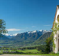 fileadmin/roha/images_galerie/orte_landschaft/Piding/LANDS-PID-0001-05-D-roha-Landschaft-Piding-Untersberg-Lattengebirge-Sechshoegl-Fruehling-Kapelle-Strobl-Alm.png