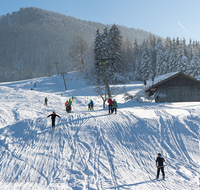 fileadmin/roha/images_galerie/Freizeit-Sport/TEI-NEUK-SKIL-0006-D-roha-Teisendorf-Neukirchen-Winter-Skilift-Schnee.png