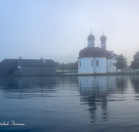 fileadmin/roha/images_galerie/orte_landschaft/Berchtesgaden/Koenigssee/BGD-KOE-BA-0013-26-D-roha-Berchtesgaden-Koenigssee-Bartholomae-Wasser-Nebel.png