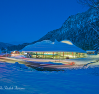 fileadmin/roha/images_galerie/orte_landschaft/Inzell/INZ-EISSTAD-WI-0005-D-roha-Inzell-Eis-Stadion-Schnee-Nacht.png