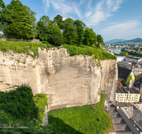 fileadmin/roha/images_galerie/orte_landschaft/Salzburg/Fassaden_und_Details/SA-MOEN-PAN-0001-D-roha-Salzburg-Moenchsberg-Fels-Panorama.png