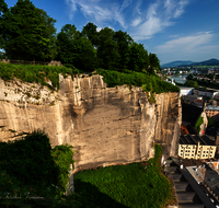 fileadmin/roha/images_galerie/orte_landschaft/Salzburg/Fassaden_und_Details/SA-MOEN-PAN-0001-D-roha-Salzburg-Moenchsberg-Fels-Panorama.png