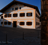 fileadmin/roha/images_galerie/orte_landschaft/Marktl_am_Inn/MARKTL-0008-D-roha-Marktl-am-Inn-Chiemgau-Geburtshaus-Papst-Benedikt-XVI.png