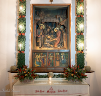 fileadmin/roha/images_galerie/orte_landschaft/Oberndorf_-_Oesterreich/OBERND-STILL-OESTERR-0008-5-D-roha-Oberndorf-Oesterreich-Stille-Nacht-Kapelle-Altar-Weihnachten.png