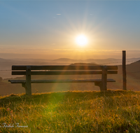 fileadmin/roha/images_galerie/stimmung-Sonne/Sonnenaufgang/SO-AU-ANG-FUE-0006-0557-01-D-M-D-roha-Sonnenaufgang-Anger-Hoegl-Fuermann-Alm.png