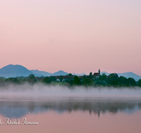 fileadmin/roha/images_galerie/orte_landschaft/Abtsdorf-Abtsdorfer-See/STIM-ABTS-SEE-0002-D-roha-Stimmung-Abtsdorf-See-Sonnenaufgang-Nebel.png