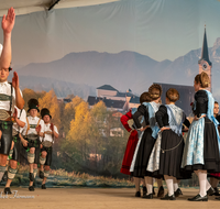 fileadmin/roha/Gautrachtenfest/Bilderglalerie/Gaufest-2023/Gauheimatabend/BR-GAUFEST-TEIS-2023-2-2204-1-D-roha-Tracht-Gaufest-Teisendorf.png