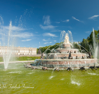 fileadmin/roha/images_galerie/orte_landschaft/Chiemsee/CHIE-HERR-0033-D-roha-Chiemsee-Herrenchiemsee-Brunnen-Garten-Schloss.png