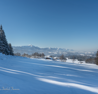 fileadmin/roha/images_galerie/Winter/LANDS-CHIE-BER-WI-0001-D-roha-Landschaft-Neukirchen-Winter-Chiemgauer-Berge.png