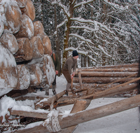 fileadmin/roha/images_galerie/Landwirtschaft/Forst-Holzknecht/HOLZKNE-HAM-DET-0001-05-D-roha-Holzknecht-Winter-Siegsdorf-Hammer-Winterzug.png