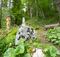 fileadmin/roha/images_galerie/kirche_religion/Berchtesgaden/KKKM-BGD-ALM-0010-D-roha-Statue-Mutter-Gottes-Maria-Almbachklamm-Untersberg.png