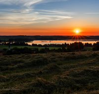 fileadmin/roha/images_galerie/stimmung-Sonne/Sonnenaufgang/SON-AU-MUEHLB-0001-0523-D-roha-Sonnenaufgang-Muehlberg-Waginger-See-Heu.png