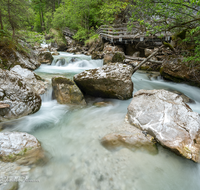 fileadmin/roha/images_galerie/wasser/BGD-RA-ZAUB-0018-D-roha-Berchtesgaden-Ramsau-Zauberwald-Wildwasser-Weg-Steg.png