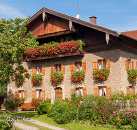 fileadmin/roha/images_galerie/orte_landschaft/Teisendorf/Weildorf/HAEU-BAU-0005-2-D-roha-Bauernhaeuser-Teisendorf-Weildorf.png