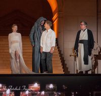 fileadmin/roha/images_galerie/orte_landschaft/Salzburg/Jedermann/2017/SA-KU-JEDERM-2017-2235-04-D-roha-Salzburg-Festspiele-Jedermann-Theater-Moretti.png