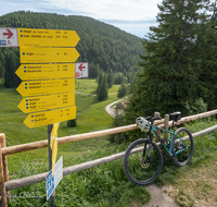 fileadmin/roha/images_galerie/orte_landschaft/Stoisser-Alm/TEI-STO-SCH-0004-D-roha-Teisendorf-Anger-Stoisser-Alm-Beschilderung-Wege.png