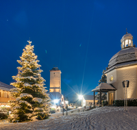 fileadmin/roha/images_galerie/orte_landschaft/Oberndorf_-_Oesterreich/OBERND-STILL-OESTERR-0027-D-roha-Oberndorf-Oesterreich-Stille-Nacht-Kapelle-Weihnachten.png