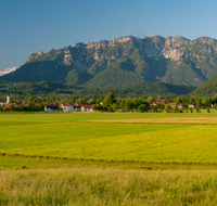 fileadmin/roha/images_galerie/orte_landschaft/Piding/PID-PAN-0001-P-D-roha-Piding-Panorama-Untersberg-Lattengebirge.png