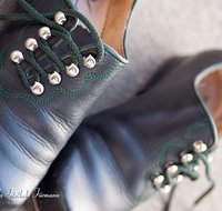 fileadmin/roha/images_galerie/dies_das/STOCK-SCHUH-0001-3-D-roha-Schuster-Trachten-Haferl-Schuhe-Schuhband.png